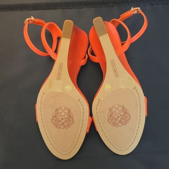 BRAND NEW VINCE CAMUTO JEFANY ANKLE STRAP WEDGE SANDAL (WOMEN) - Picture 10 of 14